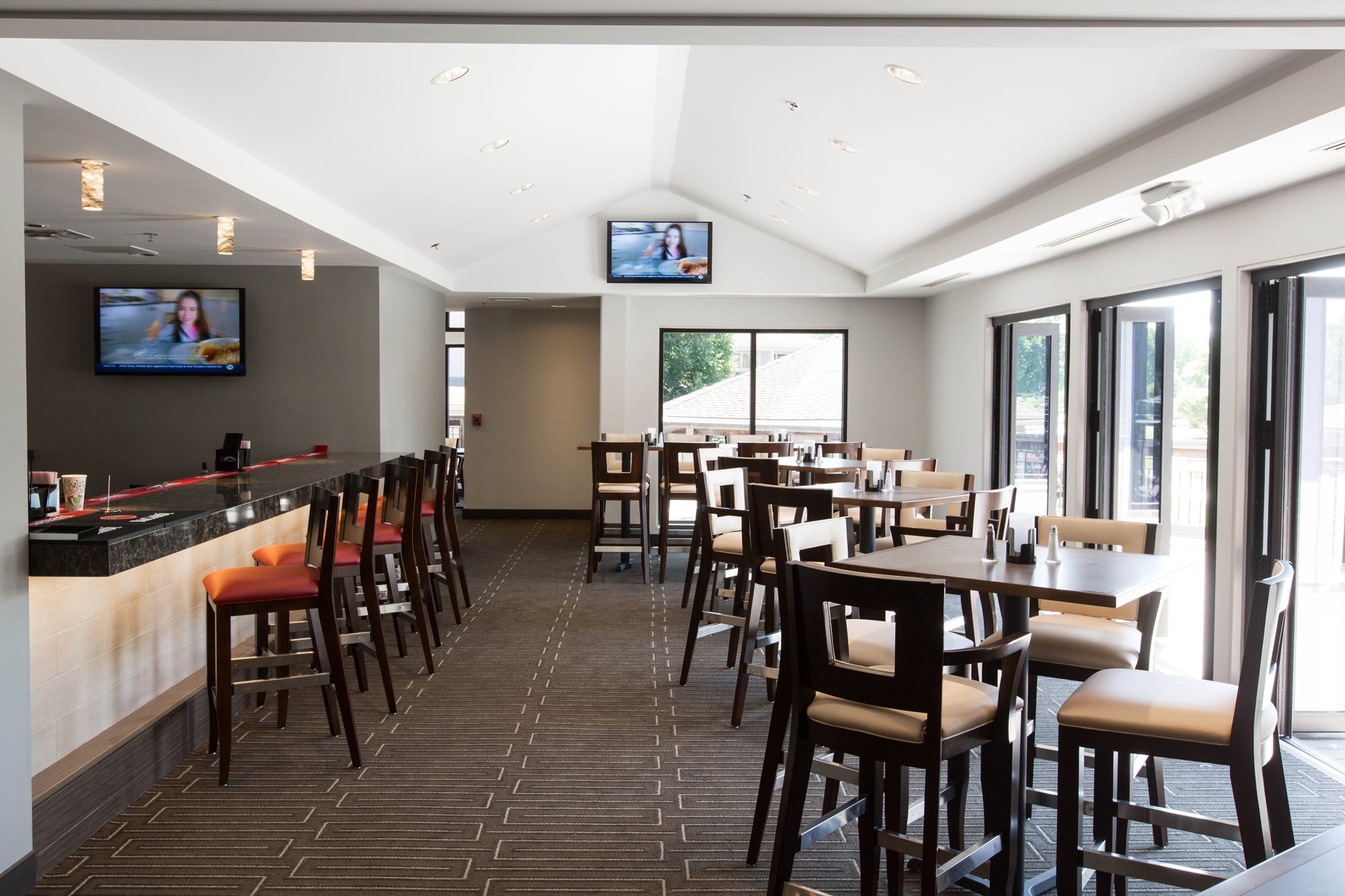 Main_Dining_Bar_Side